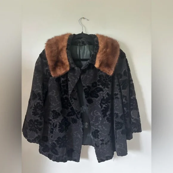Vintage Black Velvet Brocade Cape Jacket with Fur Collar - Picture 6 of 11